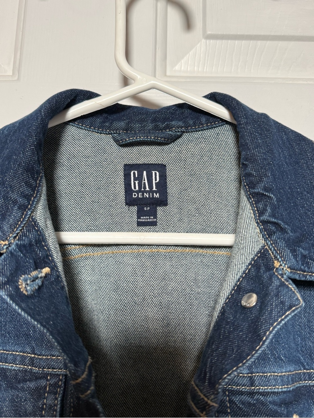 GAP Ladies Denim Jacket - Picture 2 of 3